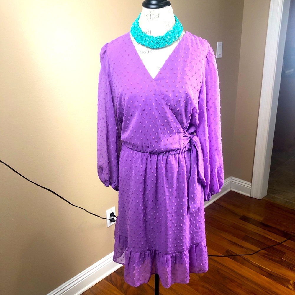 CITY CHIC, Pullover Silhouette, above knee, deep v-neck long sleeves, Lilac NWT